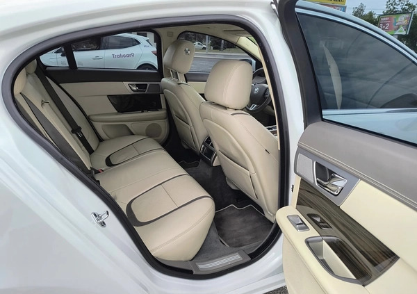 Jaguar XF cena 51900 przebieg: 251121, rok produkcji 2012 z Wyszków małe 211
